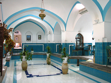 اثری در جنوب غربی مسجد جامع شهرکرد قرار دارد که به حمام خان شهرت یافته است.