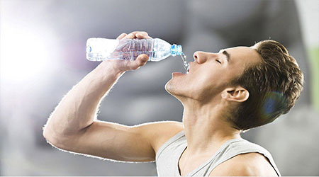 هنگام ورزش چقدر آب بنوشیم